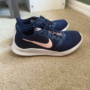 Nike Women's Blue and Pink Athletic Shoes